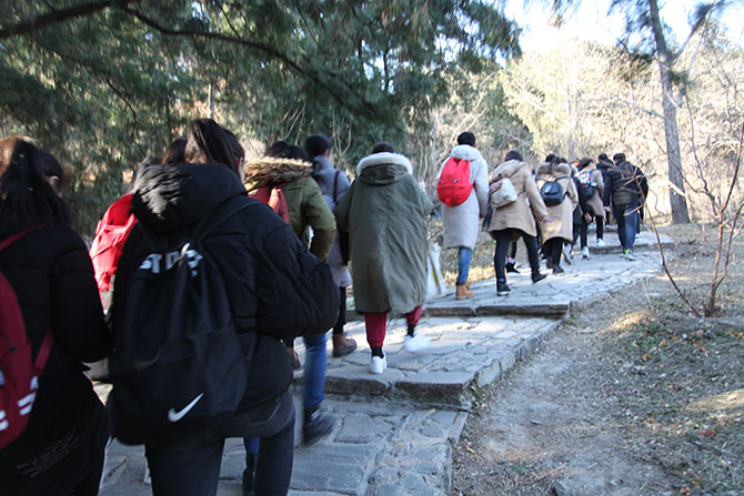 星干線學(xué)員健步登山爭(zhēng)先恐后