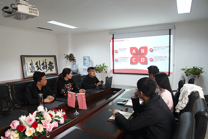 星干線藝考黨支部組織黨員以及部分入黨積極分子開展了“喜迎十九大”的主題學(xué)習(xí)會議