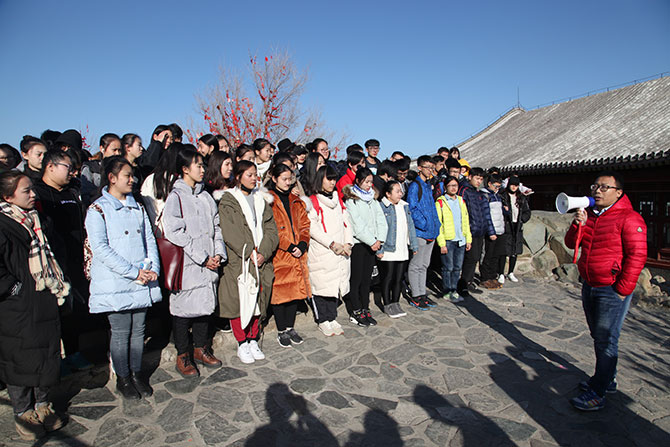 星士線藝考校長(zhǎng)王豐福為學(xué)員鼓勁