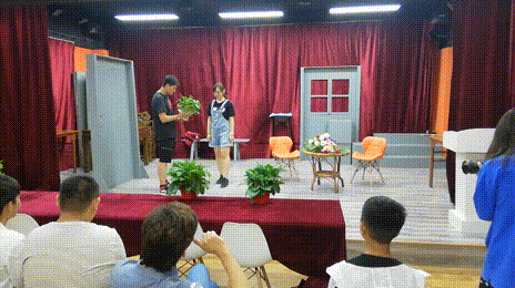 星干線藝考學員進行小品練習